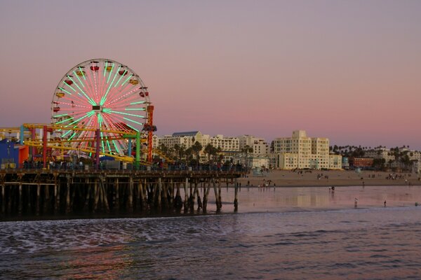 Riesenrad am Sandstrand