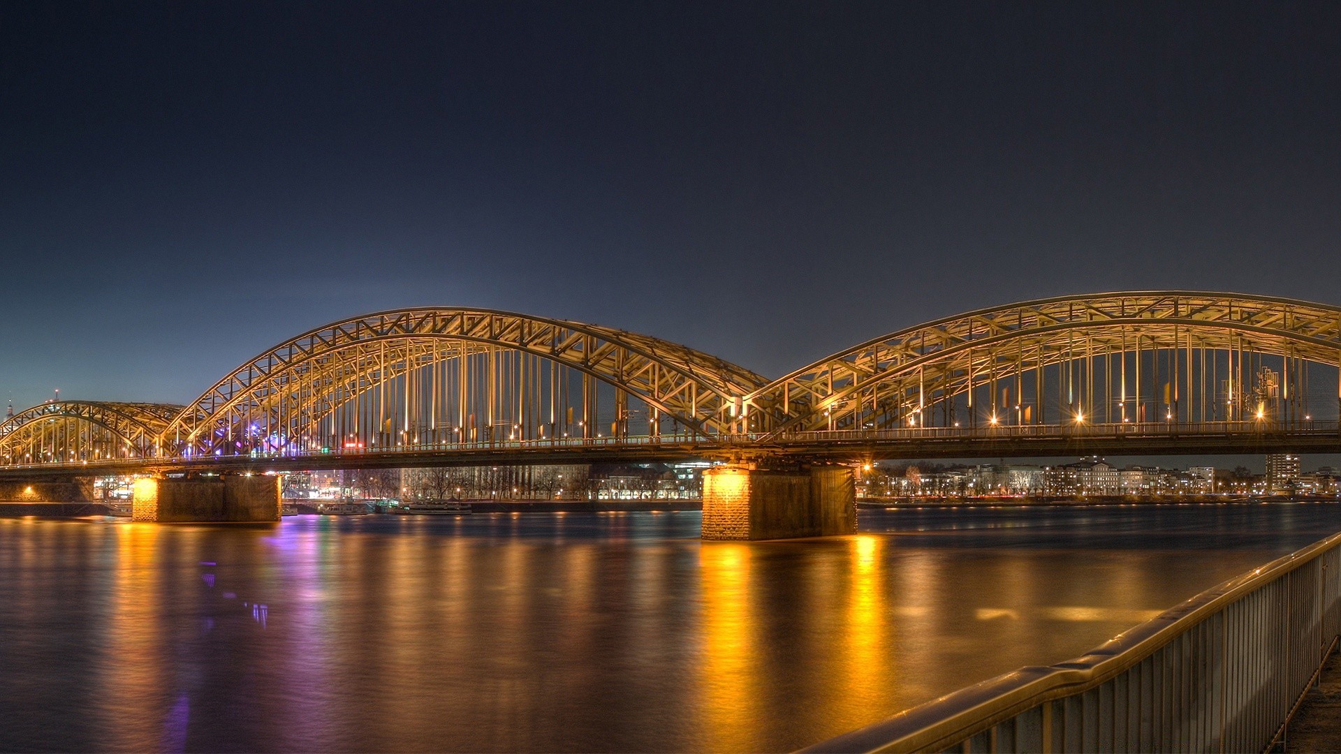 europa brücke architektur reisen stadt wasser fluss reflexion dämmerung himmel sonnenuntergang urban abend oper haus stadt hintergrundbeleuchtung licht sehenswürdigkeit moderne
